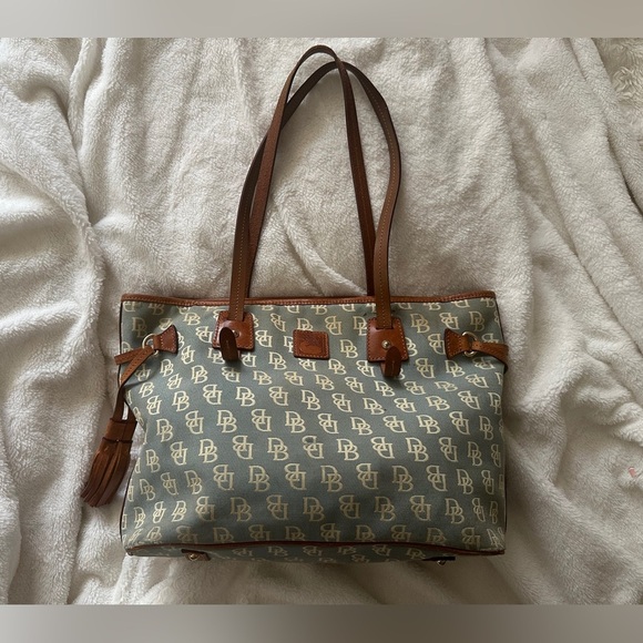 Dooney & Bourke Handbags - DOONEY & BOURKE Blue White Canvas Leather Logo Tote $369 LARGE EVERYDAY